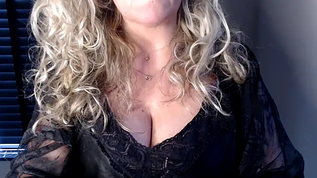Snapshot of JenniLowen chatting on January 2, 2025, 11:09 am JenniLowen online show from January 2, 2025, 11:09 am