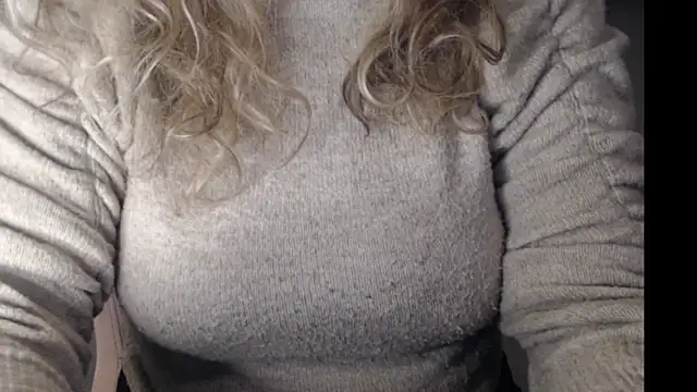 Snapshot of JenniLowen chatting on January 9, 2025, 1:13 pm JenniLowen online show from January 9, 2025, 1:13 pm
