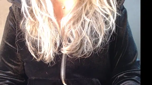 Snapshot of JenniLowen chatting on January 20, 2025, 2:25 pm JenniLowen online show from January 20, 2025, 2:25 pm