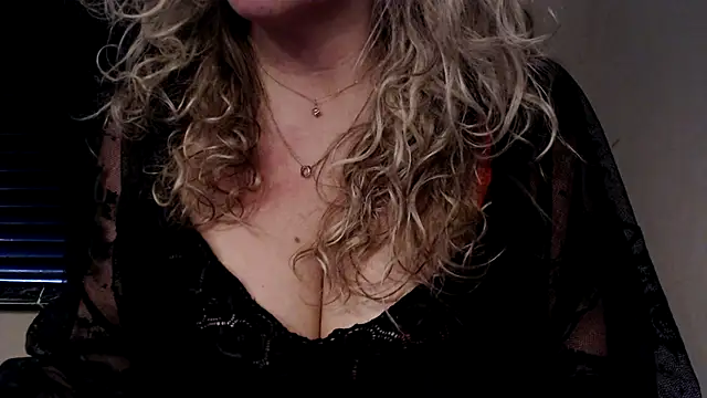 Snapshot of JenniLowen chatting on February 11, 2025, 9:53 am JenniLowen online show from February 11, 2025, 9:53 am