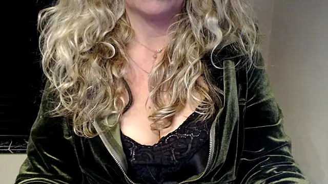 Snapshot of JenniLowen chatting on March 2, 2025, 8:50 pm JenniLowen online show from March 2, 2025, 8:50 pm