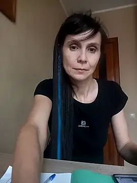 Francenia lolis online show from October 24, 2025, 9:06 am