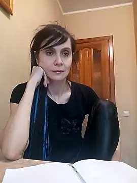 Francenia lolis online show from November 28, 2025, 7:22 am