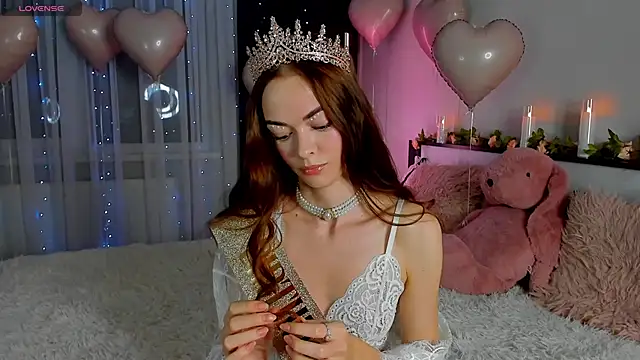 Snapshot of Undertheskin chatting on February 8, 2025, 7:16 pm Undertheskin online show from February 8, 2025, 7:16 pm