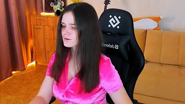 Snapshot of Lora_Cain chatting on December 6, 2024, 2:28 pm Lora Cain online show from December 6, 2024, 2:28 pm