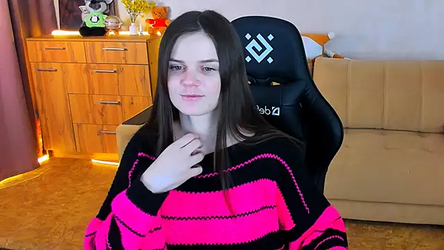 Snapshot of Lora_Cain chatting on December 9, 2024, 3:44 pm Lora Cain online show from December 9, 2024, 3:44 pm