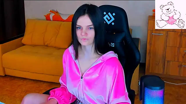 Snapshot of Lora_Cain chatting on January 20, 2025, 5:26 am Lora Cain online show from January 20, 2025, 5:26 am