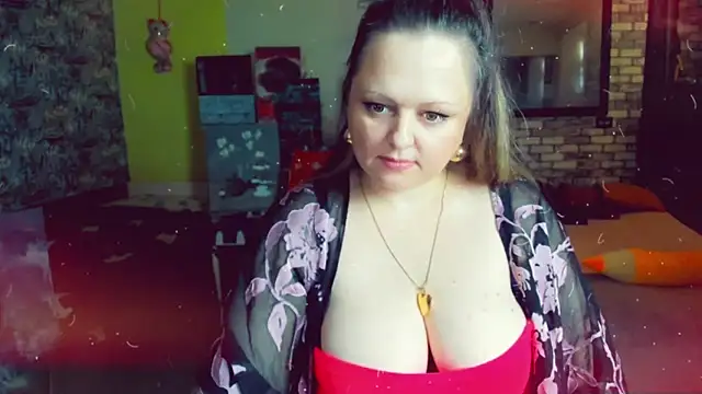 Snapshot of KlaraHoll chatting on December 14, 2024, 8:45 am KlaraHoll online show from December 14, 2024, 8:45 am