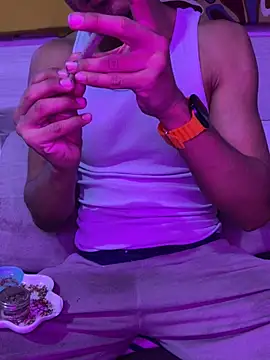 Snapshot of thesummerboy chatting on December 19, 2024, 10:21 pm thesummerboy online show from December 19, 2024, 10:21 pm