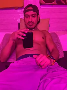 Snapshot of thesummerboy chatting on December 25, 2024, 7:14 am thesummerboy online show from December 25, 2024, 7:14 am