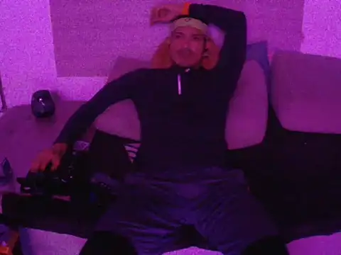 Snapshot of thesummerboy chatting on January 11, 2025, 1:48 am thesummerboy online show from January 11, 2025, 1:48 am