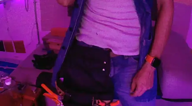 Snapshot of thesummerboy chatting on January 24, 2025, 2:28 am thesummerboy online show from January 24, 2025, 2:28 am