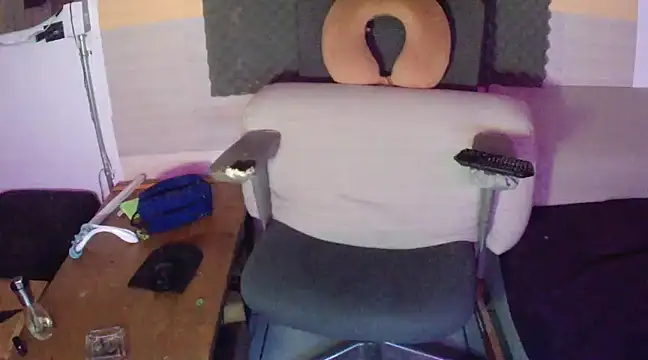 Snapshot of thesummerboy chatting on February 8, 2025, 10:50 am thesummerboy online show from February 8, 2025, 10:50 am