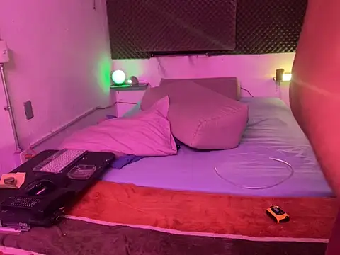 Snapshot of thesummerboy chatting on October 1, 2025, 6:19 am thesummerboy online show from October 1, 2025, 6:19 am