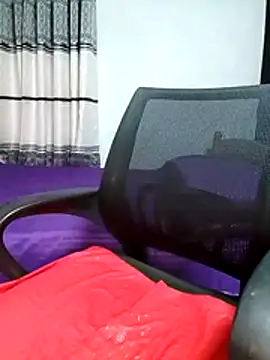 Snapshot of juliya_Les chatting on October 23, 2025, 2:27 pm juliya Les online show from October 23, 2025, 2:27 pm