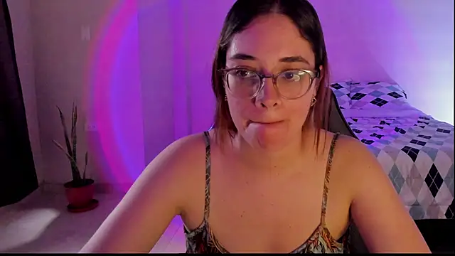 atenas 05  online show from November 17, 2025, 9:09 pm