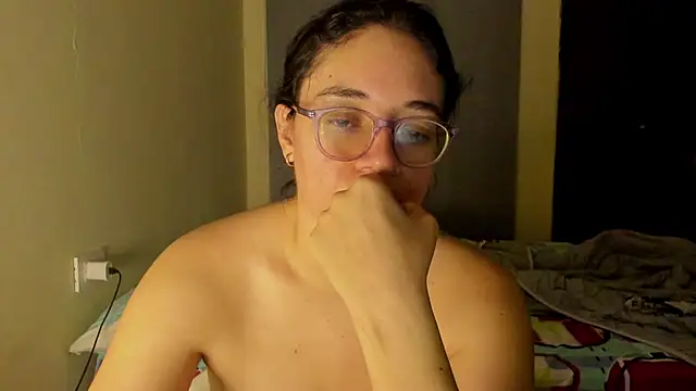 Snapshot of atenas_05_ chatting on July 2, 2026, 9:26 am atenas 05 online show from July 2, 2026, 9:26 am