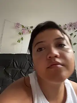 alisson carolina73 online show from March 8, 2026, 7:39 pm