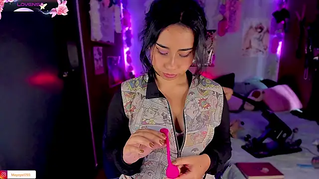 kiki cavilll online show from March 18, 2025, 2:59 pm