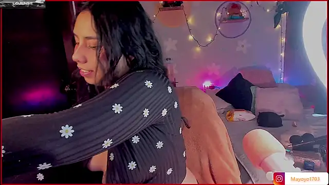 kiki cavilll online show from October 27, 2025, 2:54 pm