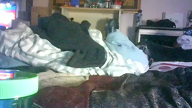 Snapshot of DI4MOND_FIR3 chatting on December 15, 2025, 2:43 pm DI4MOND FIR3 online show from December 15, 2025, 2:43 pm