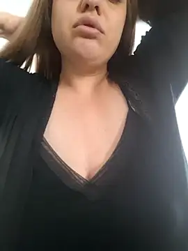 cansuozell online show from November 22, 2025, 8:57 am