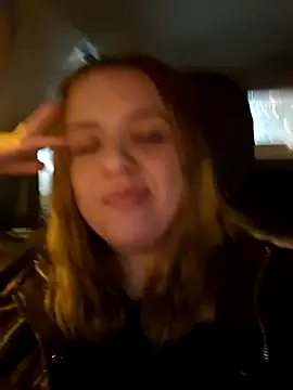 cansuozell online show from November 25, 2025, 3:01 pm