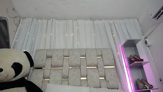 KOURTNEY-- online show from September 12, 2025, 2:22 am