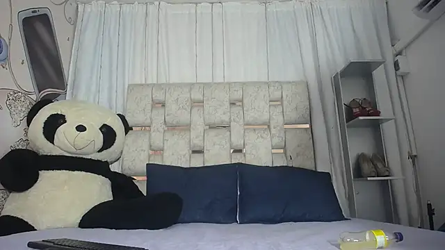 KOURTNEY-- online show from October 6, 2025, 1:47 am