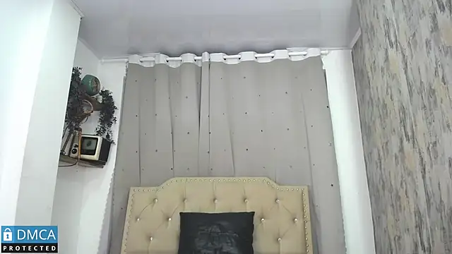 Snapshot of CataFox_ chatting on March 7, 2025, 1:42 am CataFox online show from March 7, 2025, 1:42 am