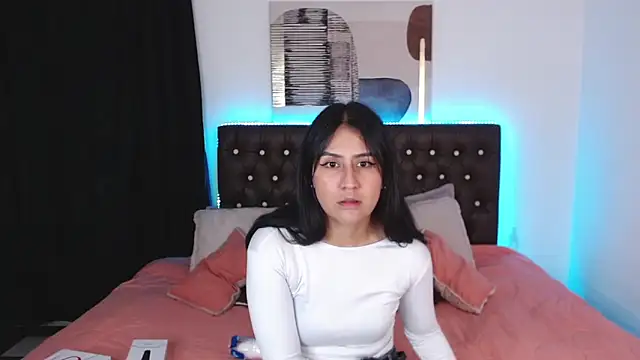 mia aira online show from March 4, 2025, 7:43 pm