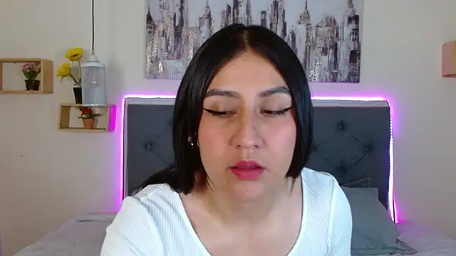 mia aira online show from September 26, 2025, 2:54 pm