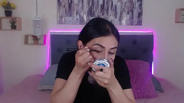 mia aira online show from November 5, 2025, 5:46 pm