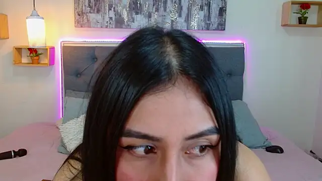 mia aira online show from November 20, 2025, 3:45 pm