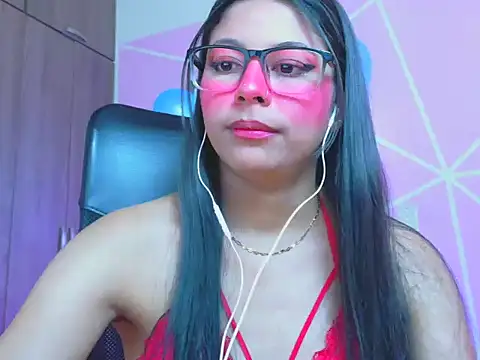 Snapshot of _ALLYSON18_ chatting on April 29, 2026, 5:30 pm ALLYSON18 online show from April 29, 2026, 5:30 pm