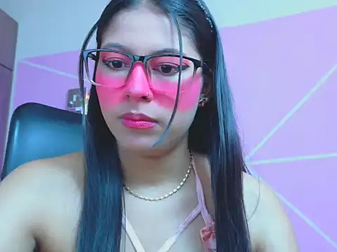 Snapshot of _ALLYSON18_ chatting on May 4, 2026, 12:01 pm ALLYSON18 online show from May 4, 2026, 12:01 pm