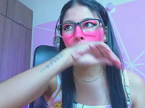 Snapshot of _ALLYSON18_ chatting on May 6, 2026, 11:48 am ALLYSON18 online show from May 6, 2026, 11:48 am