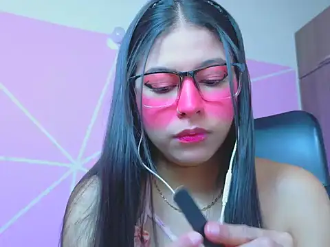 Snapshot of _ALLYSON18_ chatting on June 2, 2026, 11:45 am ALLYSON18 online show from June 2, 2026, 11:45 am