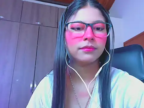 Snapshot of _ALLYSON18_ chatting on June 5, 2026, 12:00 pm ALLYSON18 online show from June 5, 2026, 12:00 pm