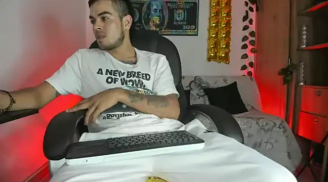 Snapshot of mikee_scooth chatting on January 8, 2025, 1:32 am mikee scooth online show from January 8, 2025, 1:32 am