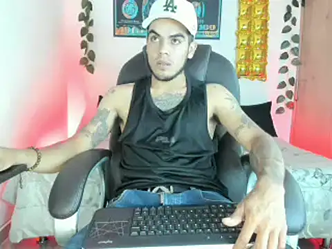 Snapshot of mikee_scooth chatting on February 9, 2025, 3:43 am mikee scooth online show from February 9, 2025, 3:43 am