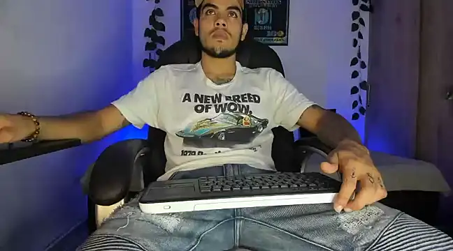 Snapshot of mikee_scooth chatting on March 15, 2025, 12:25 am mikee scooth online show from March 15, 2025, 12:25 am