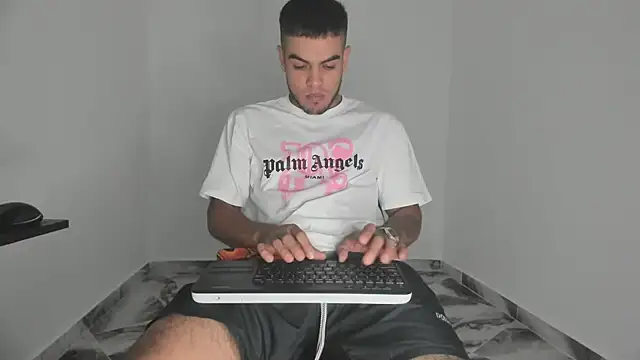 mikee scooth online show from November 17, 2025, 5:52 pm