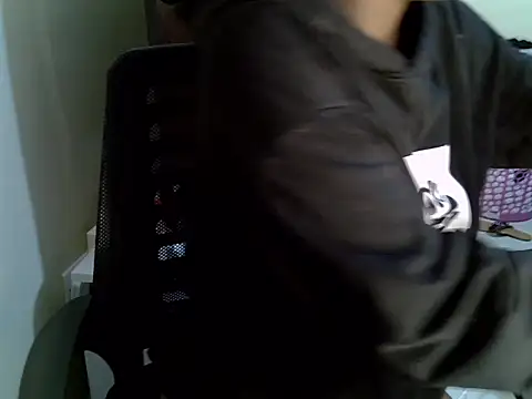 Caryyyl online show from April 12, 2026, 8:08 am