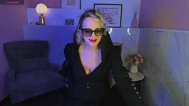 Snapshot of Queen_Anna_ chatting on January 23, 2025, 4:48 pm Queen Anna online show from January 23, 2025, 4:48 pm