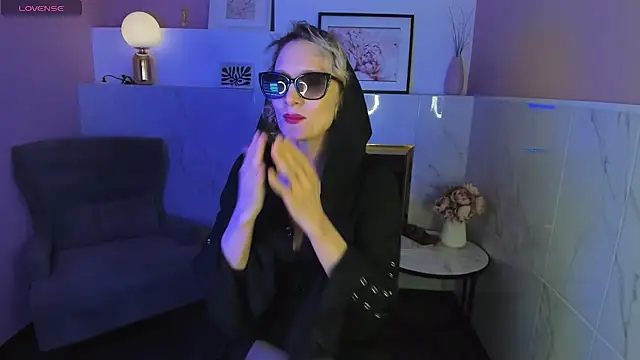 Snapshot of Queen_Anna_ chatting on January 23, 2025, 7:51 pm Queen Anna online show from January 23, 2025, 7:51 pm