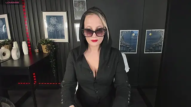 Snapshot of Queen_Anna_ chatting on January 24, 2025, 7:49 pm Queen Anna online show from January 24, 2025, 7:49 pm