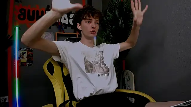 Snapshot of LukeSweet chatting on December 2, 2025, 10:42 am LukeSweet online show from December 2, 2025, 10:42 am