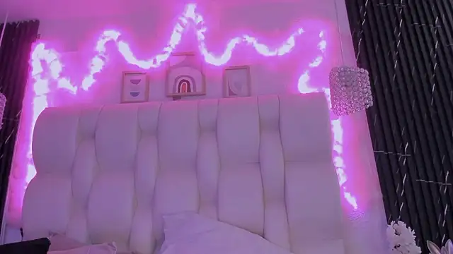 MelodiLovee  online show from March 28, 2026, 6:07 pm