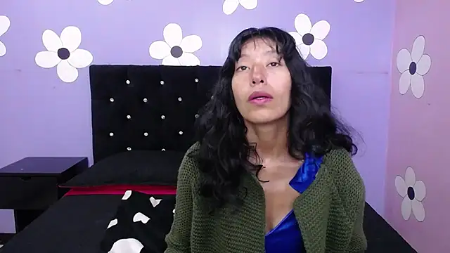 karolinee 66  online show from February 25, 2026, 4:00 am